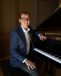 Pianist/Coach Eric Head will be featured in the Merola Opera Program’s "L’Anima Napoletana," a recital celebrating Southern Italian music 7pm, Thursday, June 25 at the San Francisco Conservatory of Music’s Caroline H. Hume Concert Hall.
